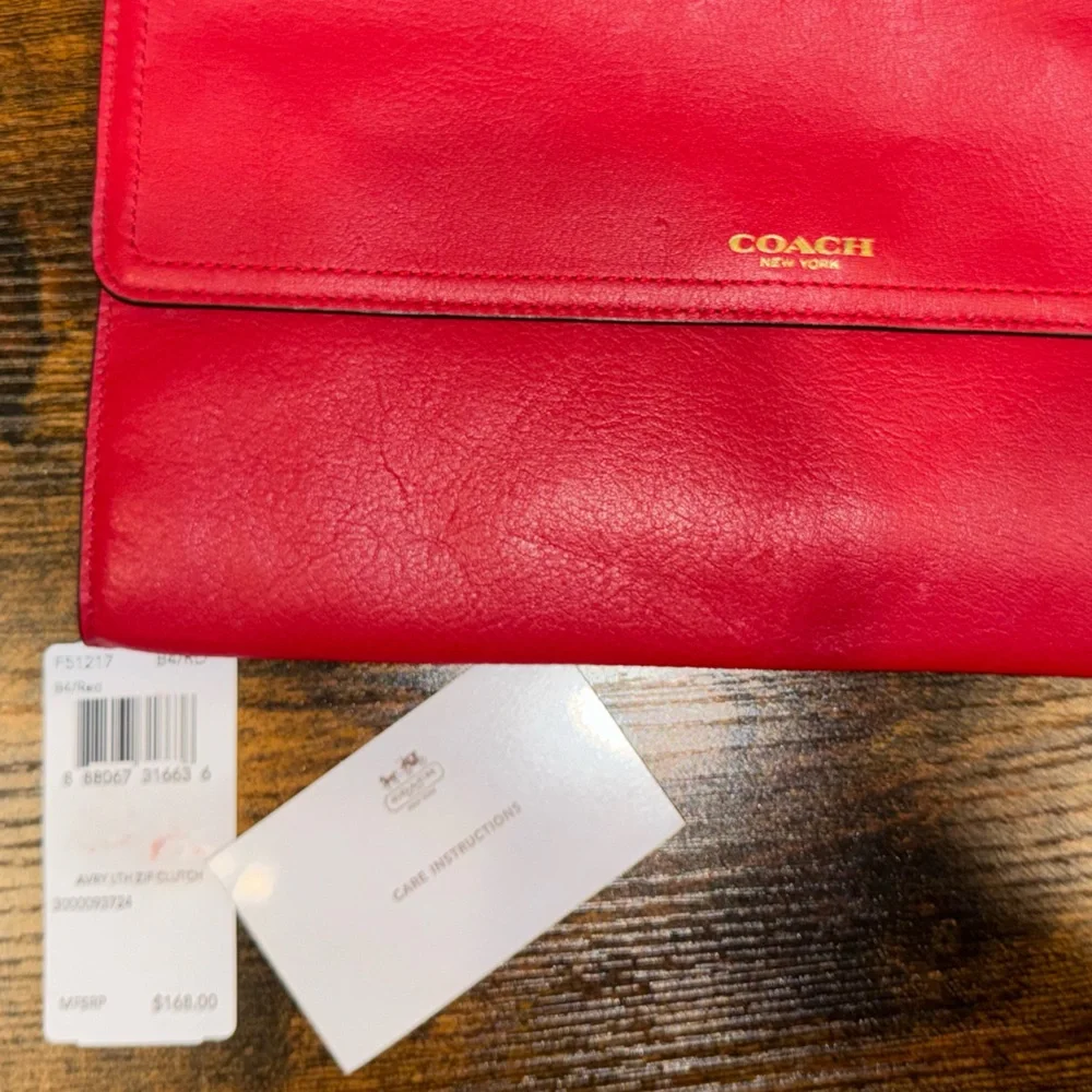 Coach Vibrant Red Leather Envelope Clutch NWT. Vintage but never used - Picture 5 of 6